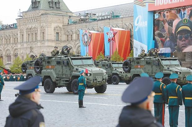 隋鑫摄俄罗斯《莫斯科共青团员报》8日发表题为"为什么红场阅兵式上没