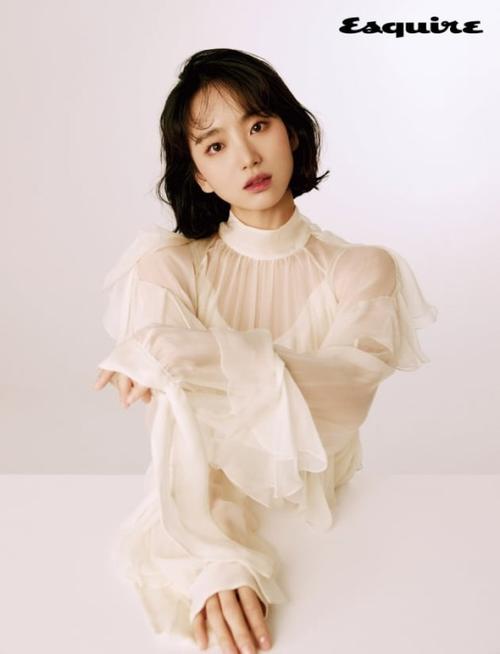 韩国女艺人元真儿杂志写真皮衣造型酷__财经头条