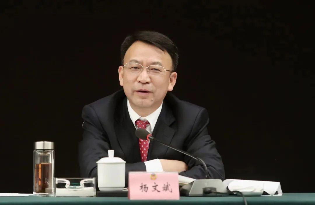 杨文斌在参加市政协联组讨论时寄语委员