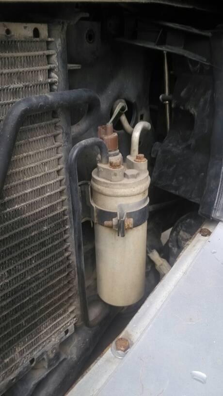汽车散热器旁那个罐子是什么?