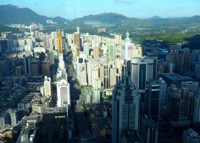 13年前在深圳最高楼俯拍深圳罗湖区,它是当年深圳摩天