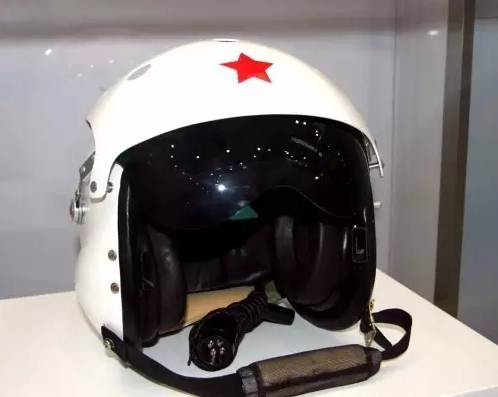 中国10大飞行头盔,你知道歼10的飞行员带什么头盔吗?