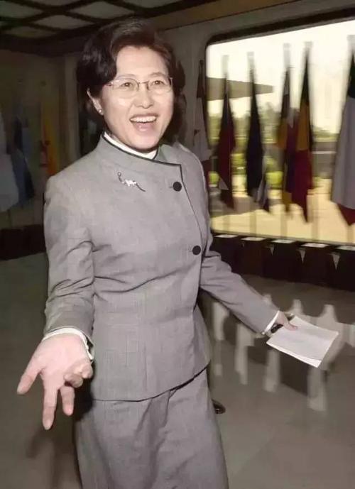 自信的女人最美丽中国当代最美外交官傅莹的不老传奇