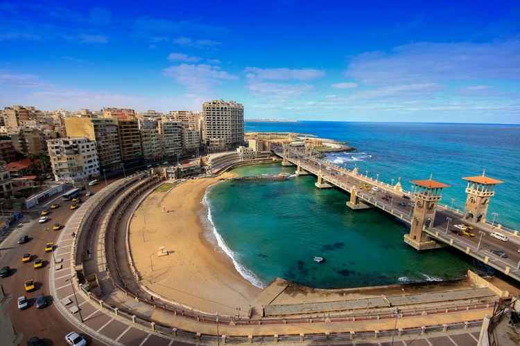 alexandria,埃及第二大城市,埃及在地中海南岸的港口,也是埃及最大