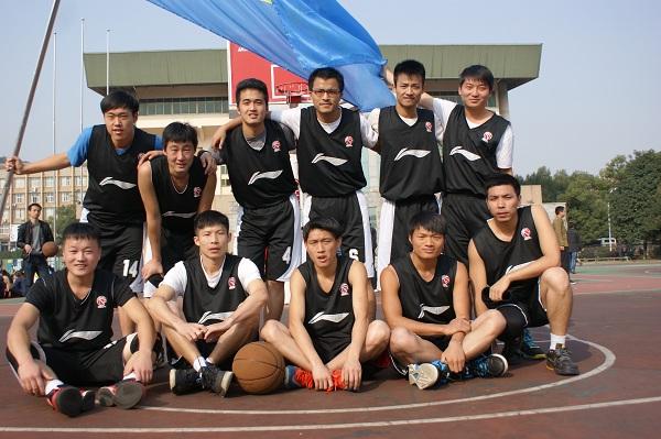 研究生新生杯男子篮球联赛我院小组第一出线-湖南大学电气与信息工程