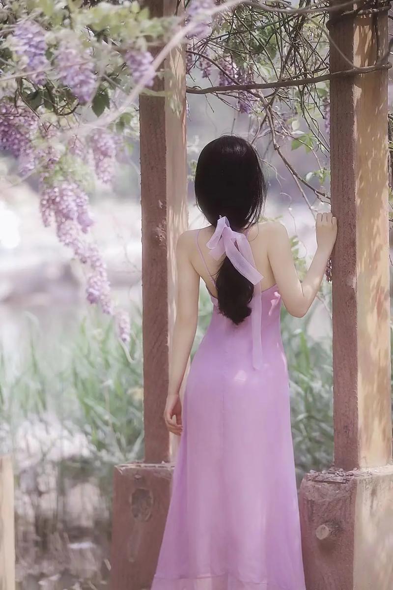 最爱紫色|春天拍的紫藤花 #氛围感 #少女感 #人像写真 # - 抖音