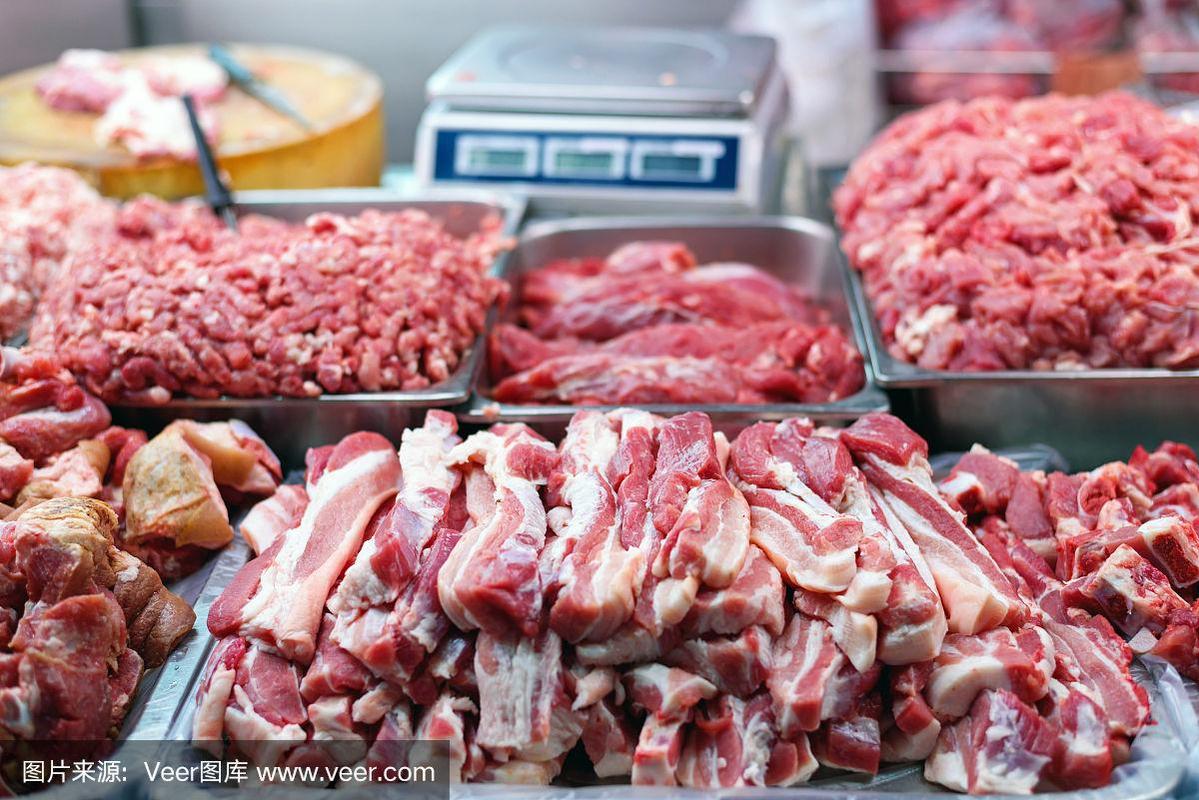 市场上的生猪肉