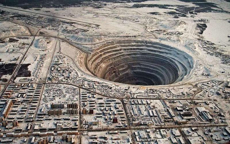 地下世界探秘:地球上最深的洞有多深?