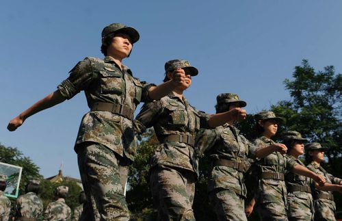 女兵: 军营里的女兵往往是一道美丽的风景线,为军营增添了一种别样的