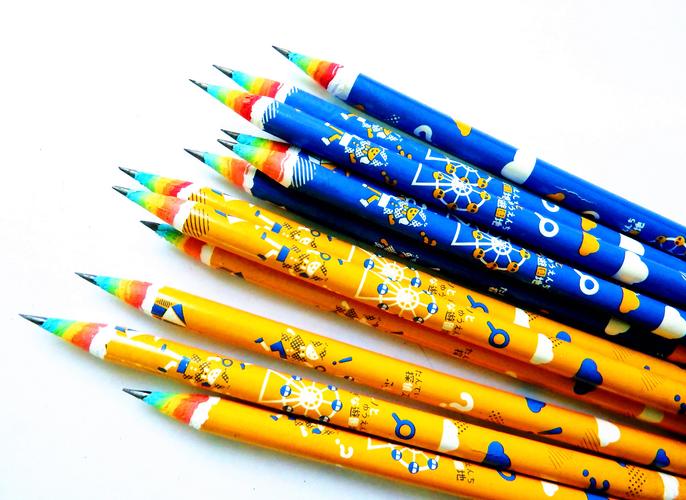 彩虹铅笔环保报纸个性创意热转印小学生儿童写字绘画素描黑白套装