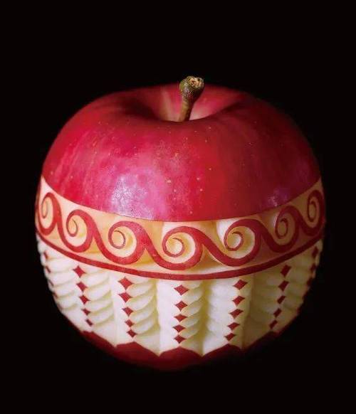 日本网友把水果雕刻成艺术普通的水果变成了吃不起的样子