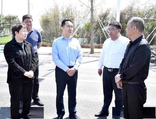 5月5日上午,市长郭浩到浚县检查大气污染防治和旅游景区安全工作.