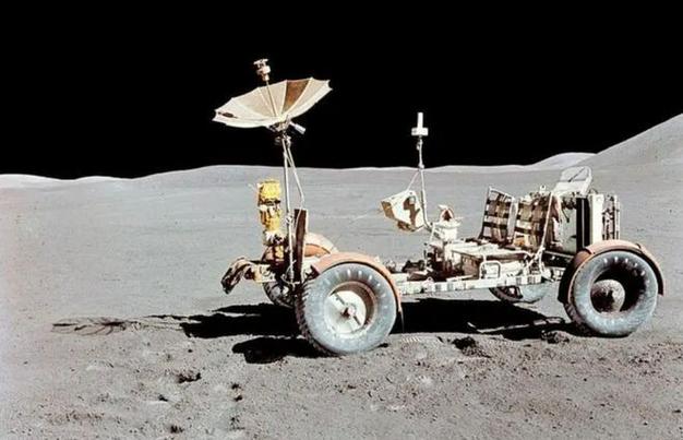 包括阿波罗11号的着陆点,以及宇航员留在月球上面的所有物品