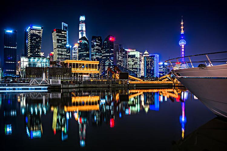 美丽上海的天际线在夜间,现代城市背景_高清图片_全景视觉