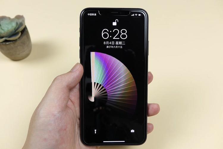 iphone独特的扇子壁纸演示,唤醒屏幕有开扇效果!_手机搜狐网