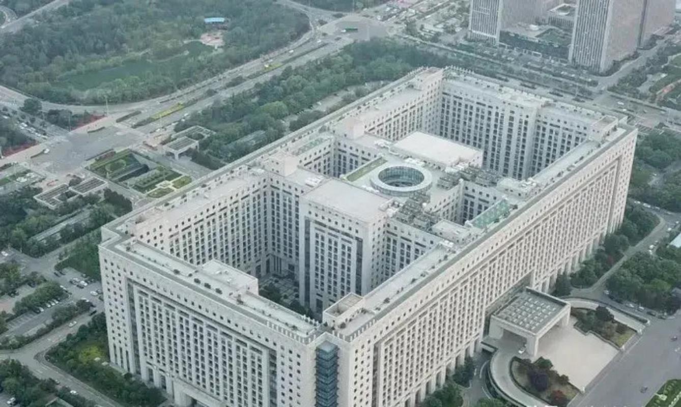 【济南市政府大楼-龙奥大厦,大厦建筑面积37万平米,网上称造价40亿