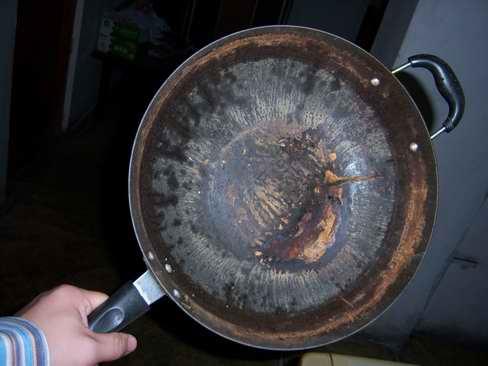 摘要:新买的铁锅如果不进行一些处理多会生锈,如果生锈了那么做起饭来