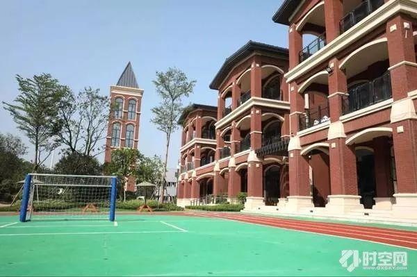 算是高级的民办学校 这样的幼儿园在南宁也有 比如青秀区的容闳幼儿园