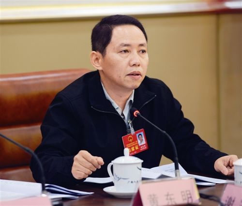 自治区人大代表,藤县县长 黄东明核心提示 ◎2014年,依托西江黄金水道