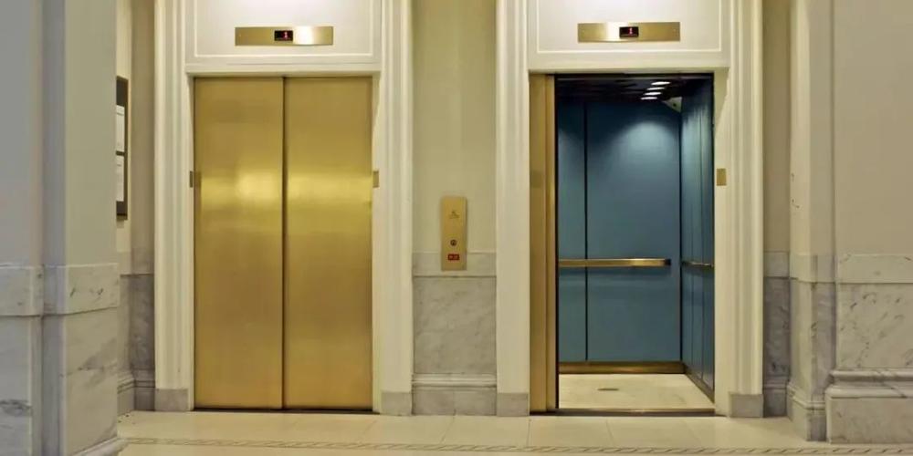 为什么医院的电梯,门都是往一侧开启呢?_澎湃号·湃客_澎湃新闻-the p