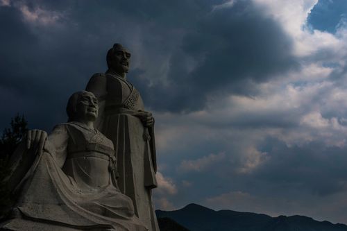 介子推携母雕像拍摄于绵山