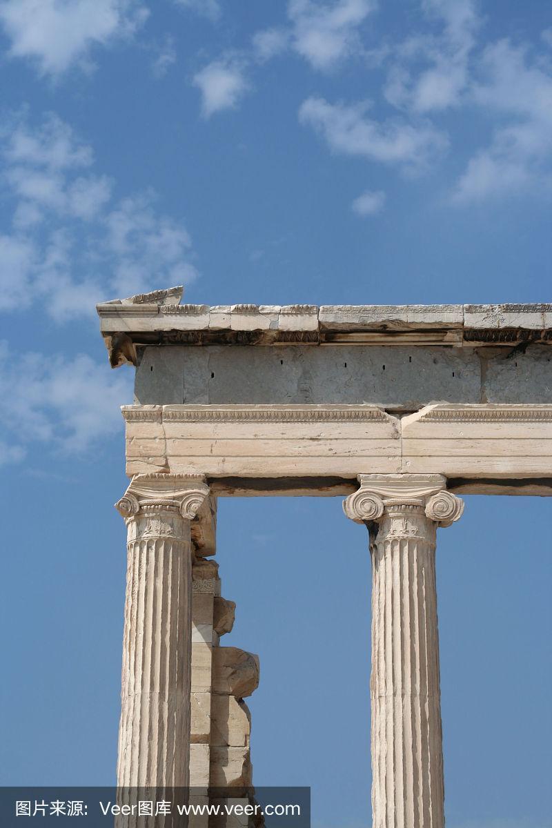 雅典卫城上希腊神庙的柱子