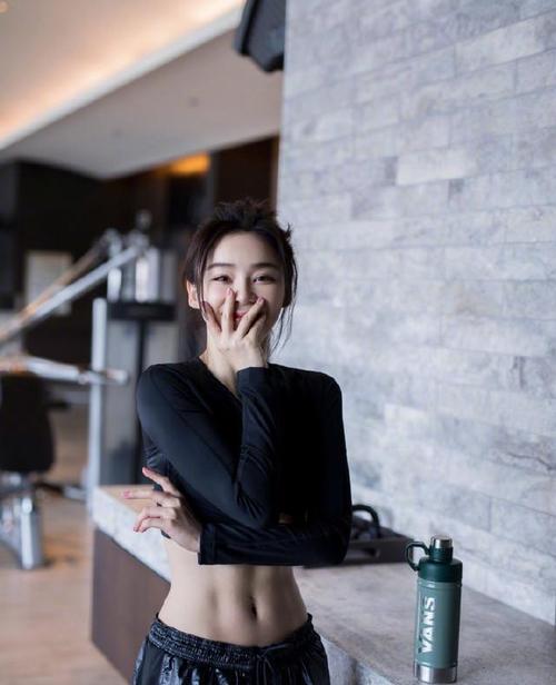 袁姗姗在线教学瘦身方法,还公开自己的健身食谱,自曝体重只有98-102斤