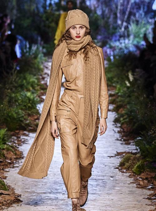 2020巴黎秋冬时装周超模带你看尽繁华演绎出精彩的服装世界