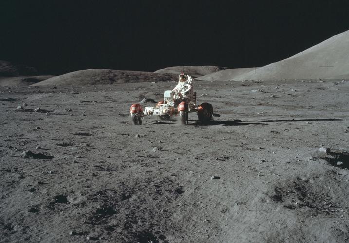 阿波罗计划首次公开的照片