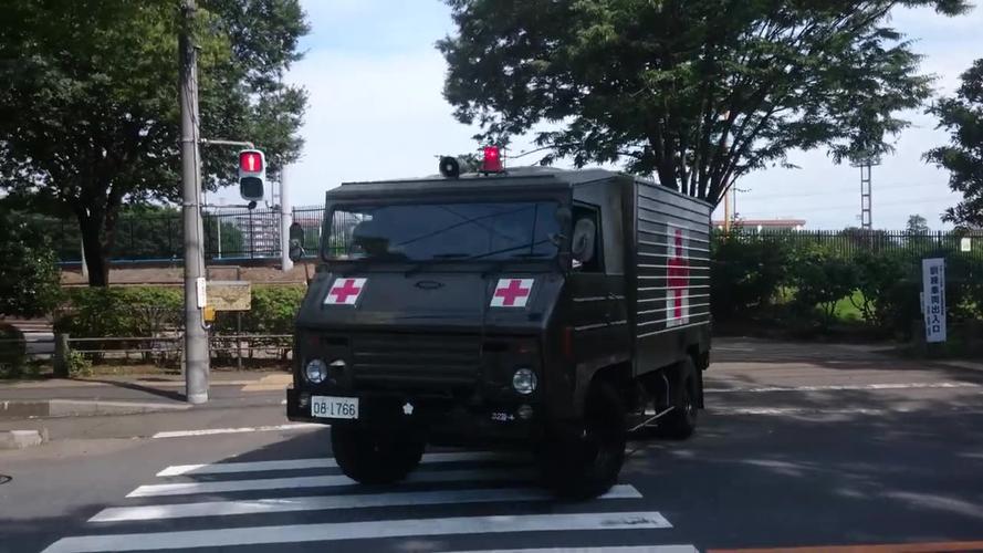日本陆上自卫队野战医疗车紧60急走行