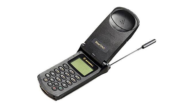 1999年,第一款折叠式手机 : 摩托罗拉掌中宝328c