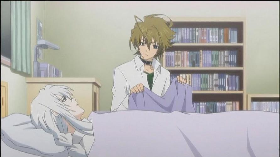 幻影少年:生病的银发帅哥占了男主的床,可以一起睡的呀