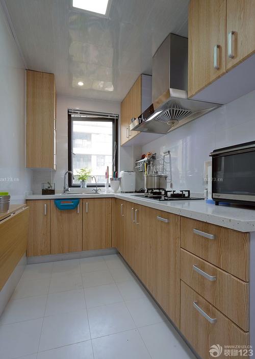 家装80平米简约厨房橱柜装修效果图片欣赏2020