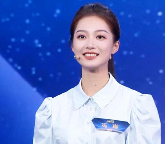 2021年,她参加东方卫视《主持人新人》综艺节目,还主持跨年晚会.
