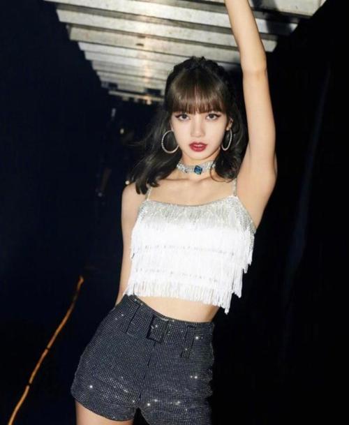 近日,据韩媒报道,blackpink组合成员lisa将正式solo出道,目前正在准备