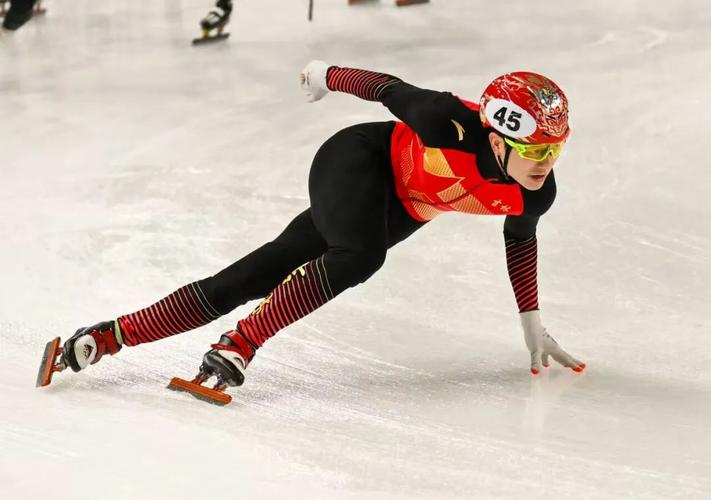 吉林队获短道速滑公开组男子5000米接力金牌