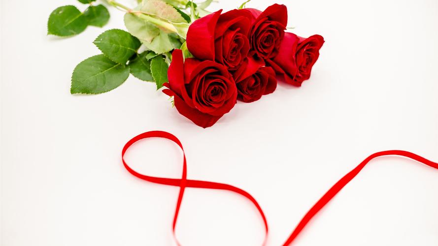 壁纸 红玫瑰,花束,红丝带,3月8日 5120x2880 uhd 5k 高清壁纸, 图片