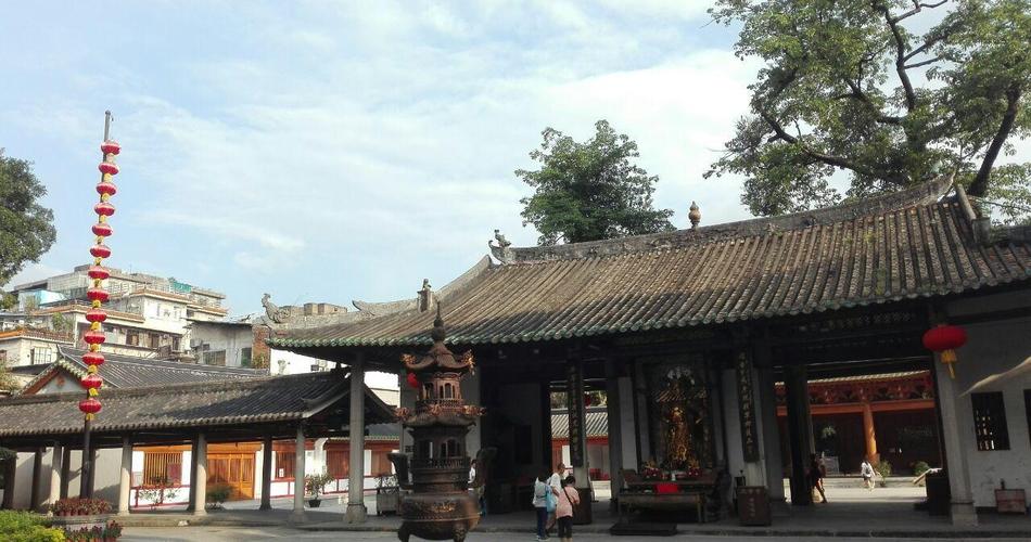 广州有一座千年寺庙, 寺内有千佛宝塔, 是有名的古代高层建筑