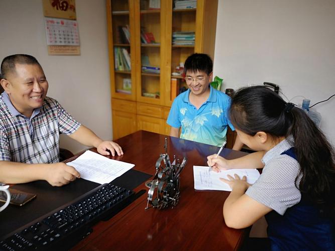 乐昌市教师进修学校举行专题组织生活会谈心谈话活动