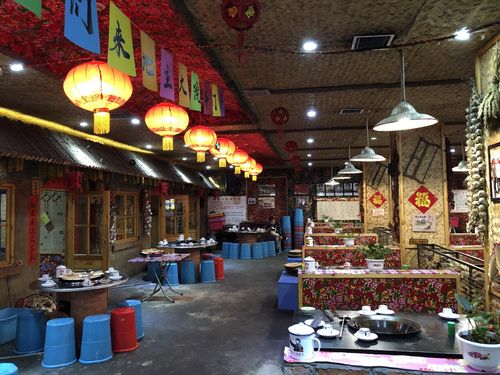 【携程美食林】牡丹江地主大院铁锅炖餐馆,很有东北特色的装修环境