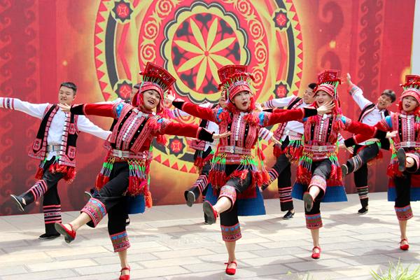6月13日,红河哈尼族彝族自治州"文化和自然遗产日"活动在石屏县非遗传