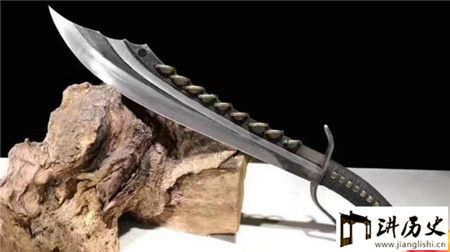 古代兵器大刀的刀背上为什么要装上一些铁环