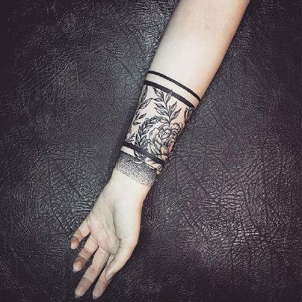 女性手腕花朵纹身刺青手腕纹身图案