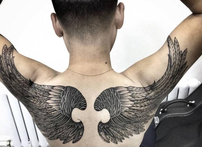 天使之翼纹身图片_翅膀酷炫 线条成品背部欧美纹身图案