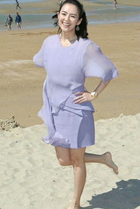 章子怡近照曝光又是沙滩网友说她喜欢沙滩