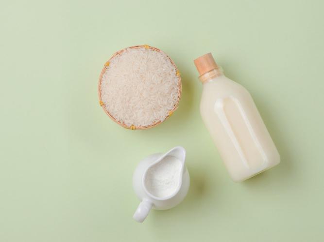 米浆是一种不含乳制品的牛奶,由煮熟的米饭制成糙米淀粉和糖浆.