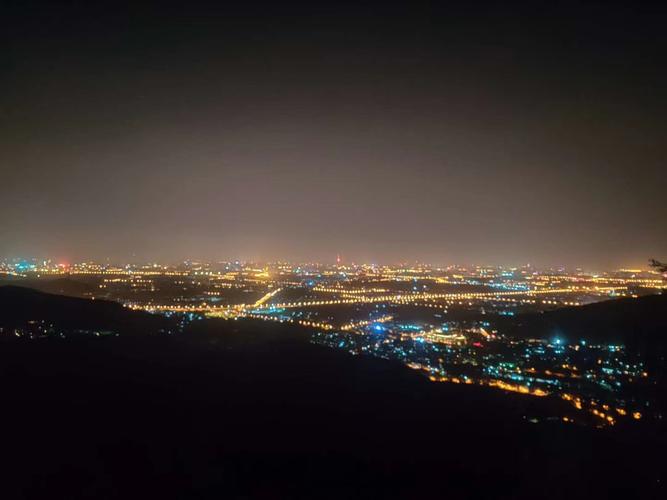 第67周领队两毛四香山夜爬俯瞰夜晚北京城新学霸社群
