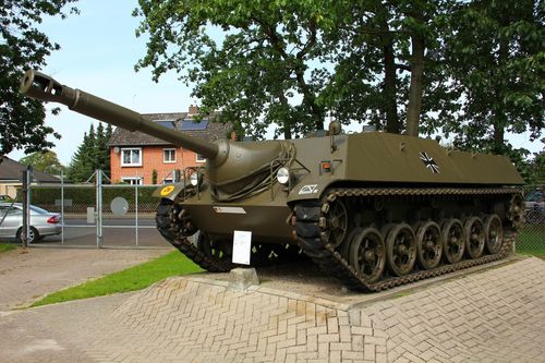 二战时,美军的高层仍然认为战车是支援步兵的武器,仅有如巴顿将军