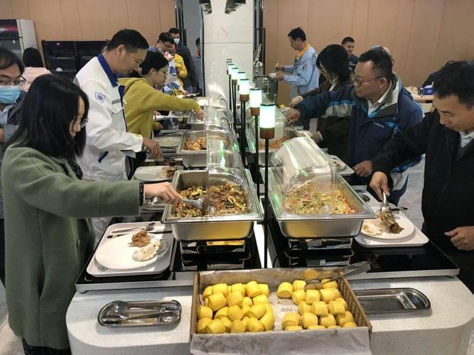 日中午广州箱厂全体干部职工都在热议员工智能自助餐厅即将开业的消息