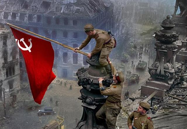 1945年4月16日,苏联红军对柏林东面的德国守军发起了进攻.